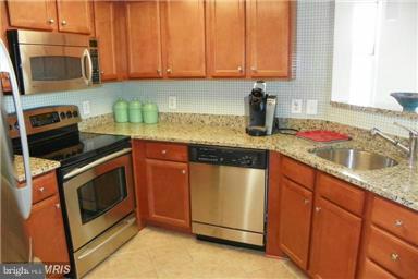 CARLTON HOUSE - Residential Lease