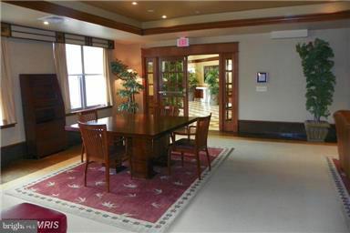 CARLTON HOUSE - Residential Lease