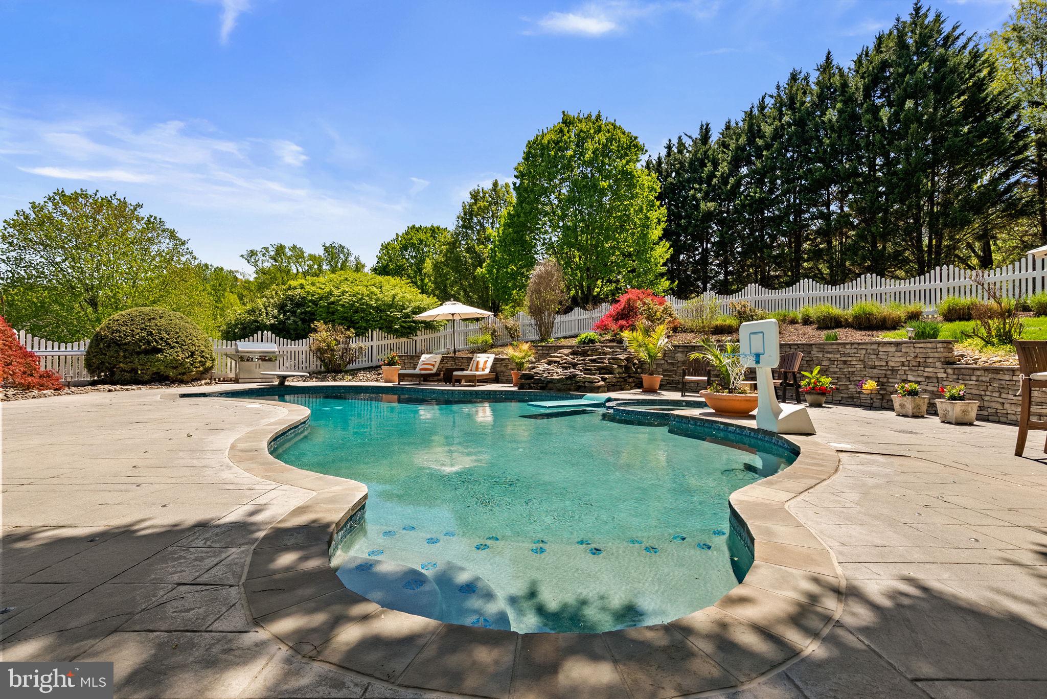 JENNA ESTATES - Residential