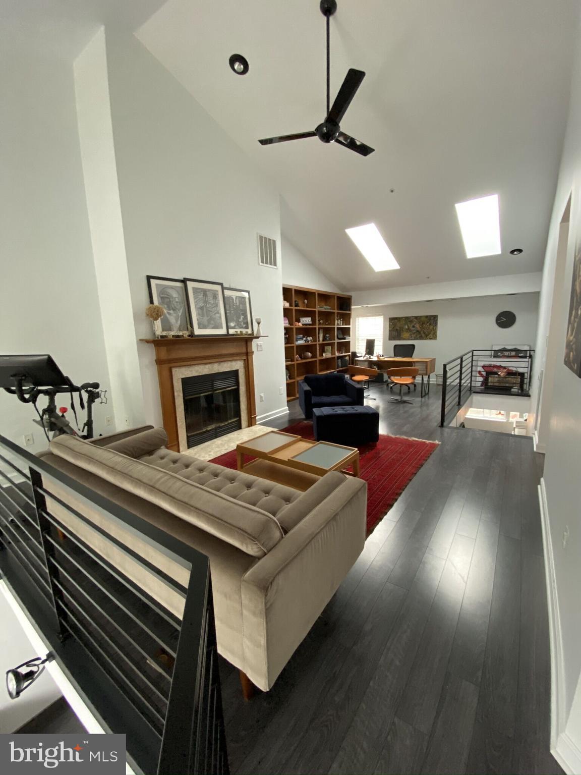 BARRINGTON POINTE CONDOS - Residential Lease