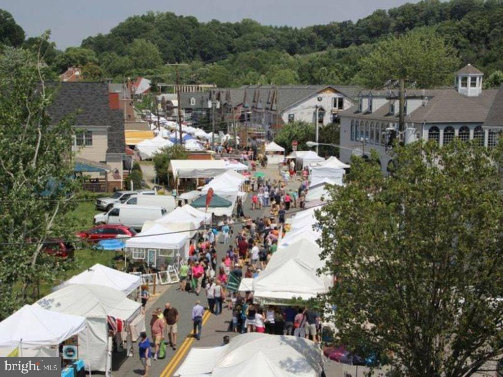 BARRINGTON POINTE CONDOS - Residential Lease