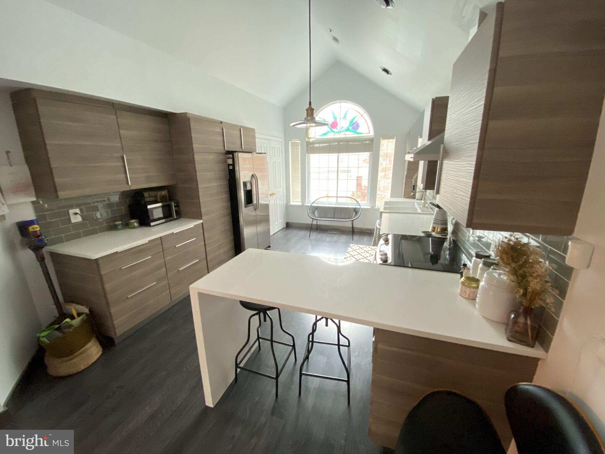 BARRINGTON POINTE CONDOS - Residential Lease