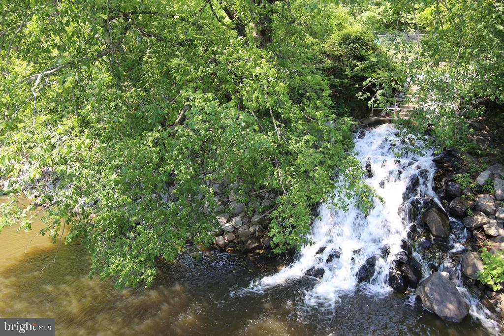 BARRINGTON POINTE CONDOS - Residential Lease