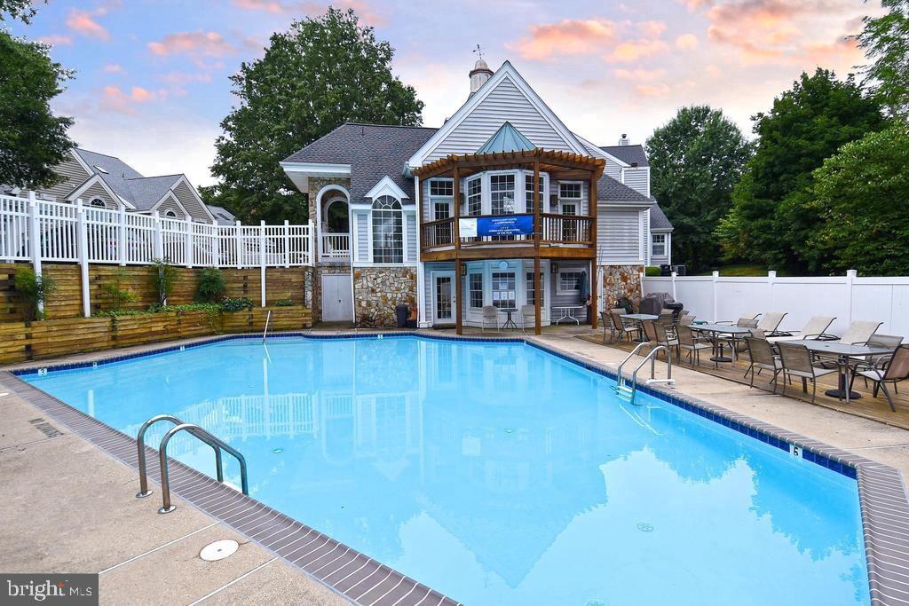 BARRINGTON POINTE CONDOS - Residential Lease