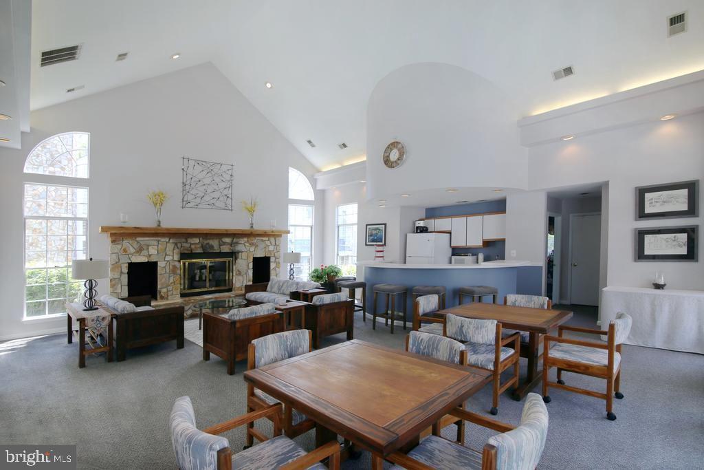 BARRINGTON POINTE CONDOS - Residential Lease