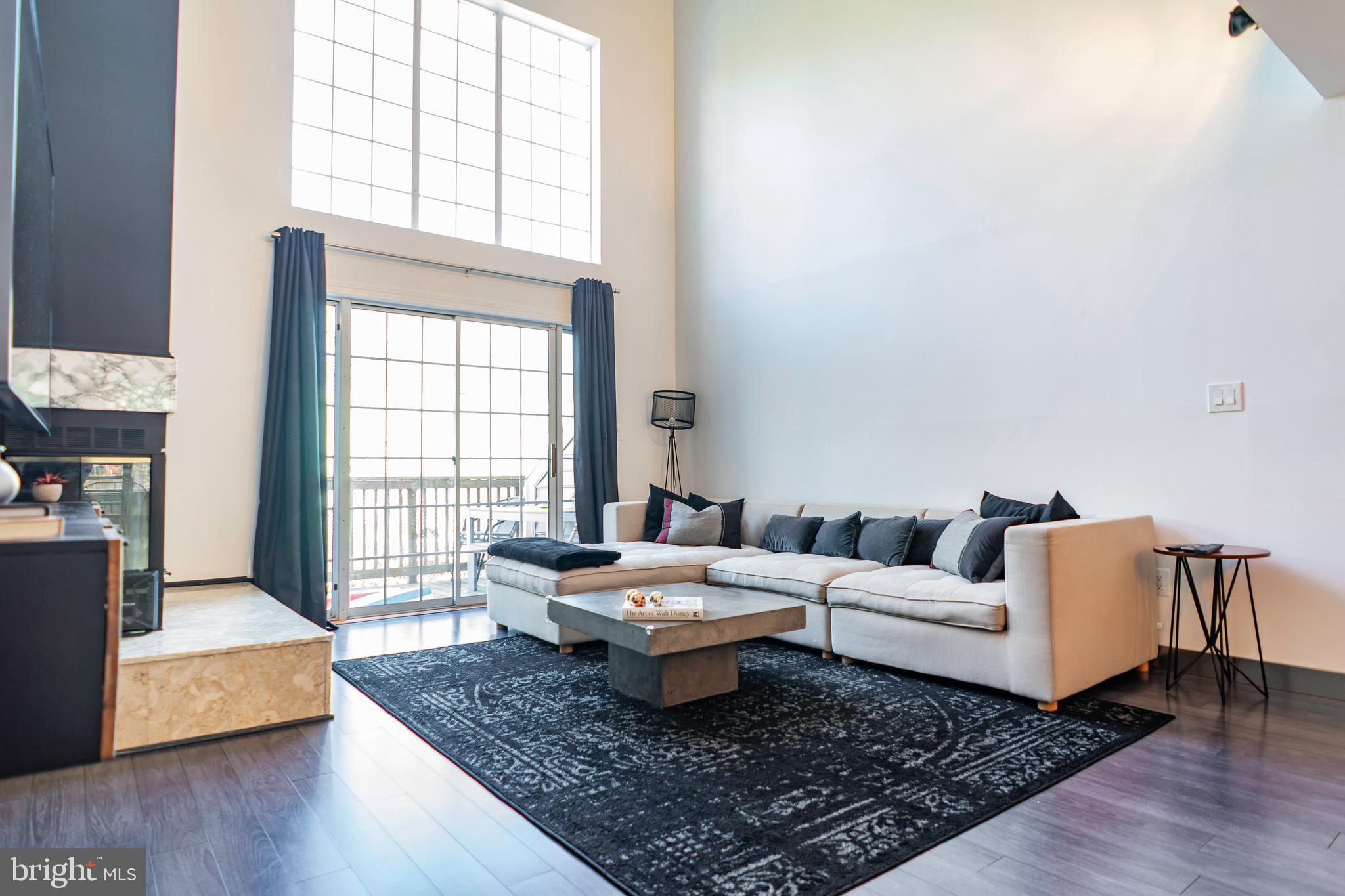 BARRINGTON POINTE CONDOS - Residential Lease