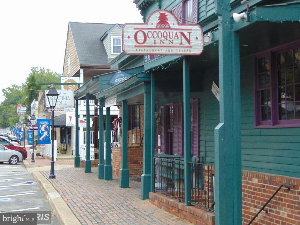 BARRINGTON POINTE CONDOS - Residential Lease