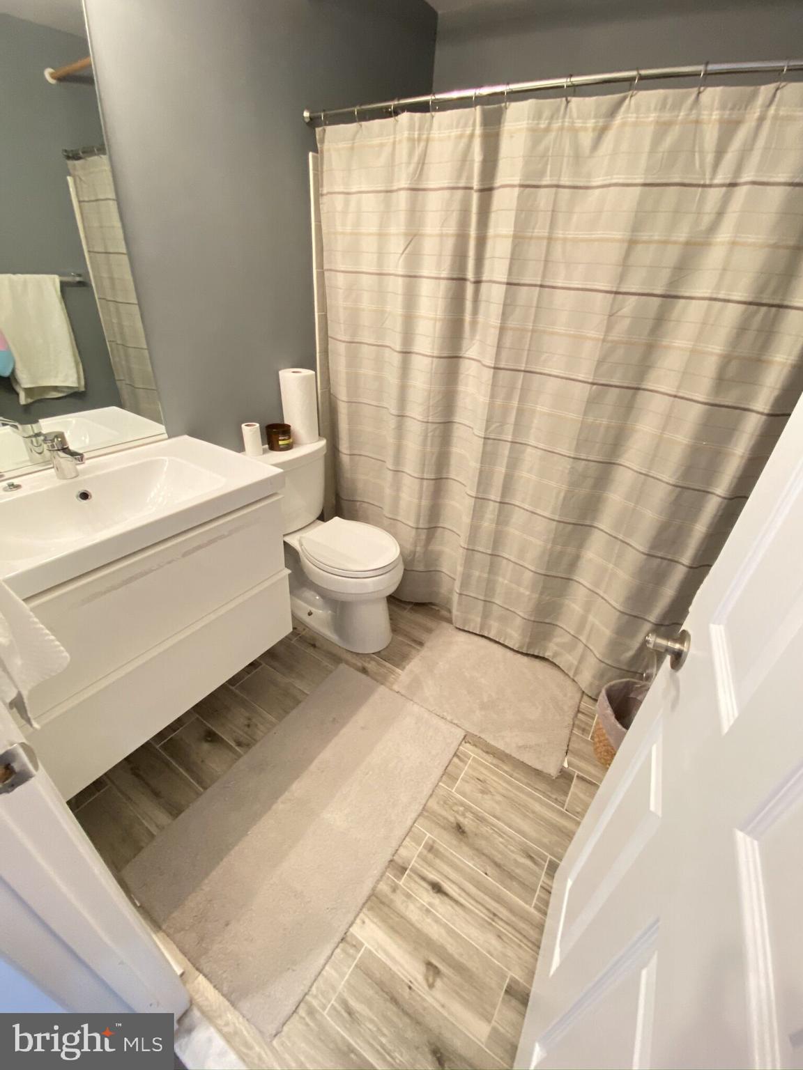 BARRINGTON POINTE CONDOS - Residential Lease