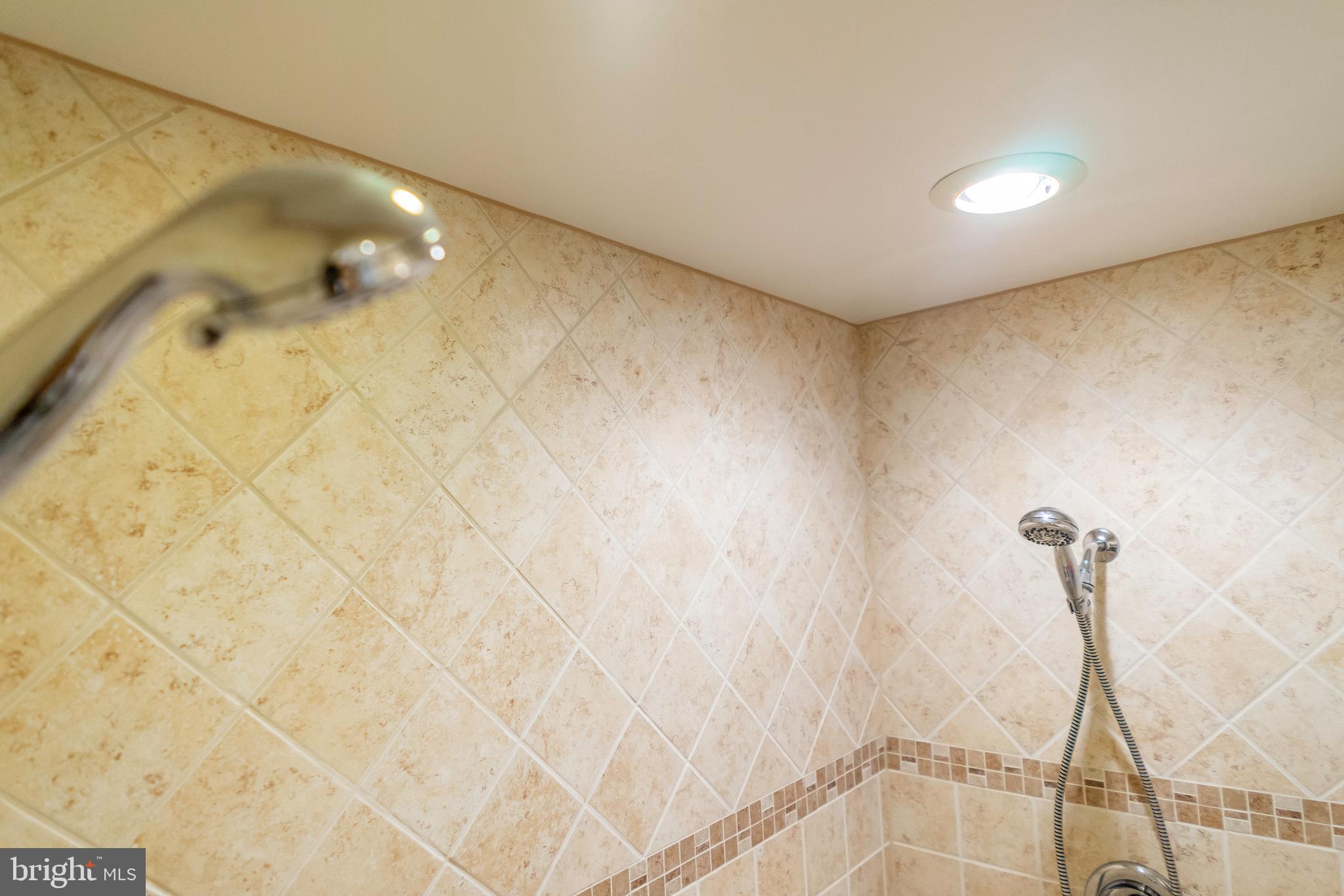 BARRINGTON POINTE CONDOS - Residential Lease