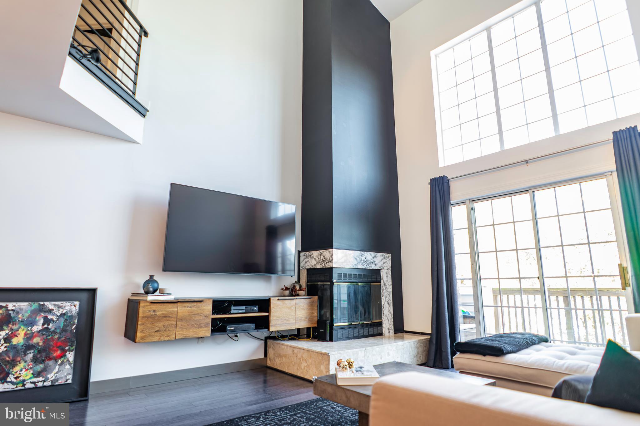 BARRINGTON POINTE CONDOS - Residential Lease