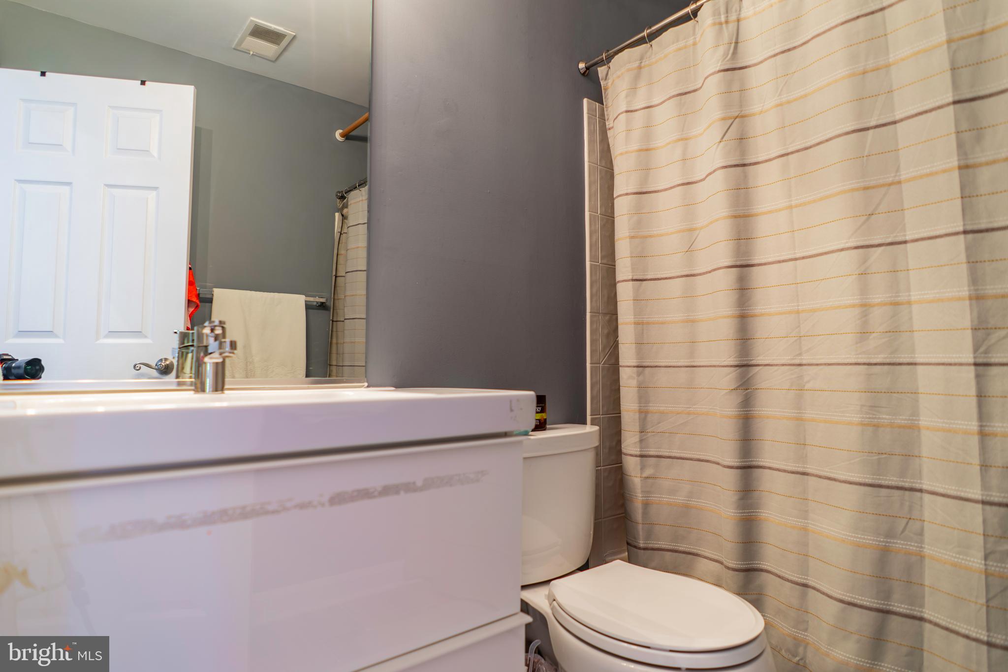 BARRINGTON POINTE CONDOS - Residential Lease