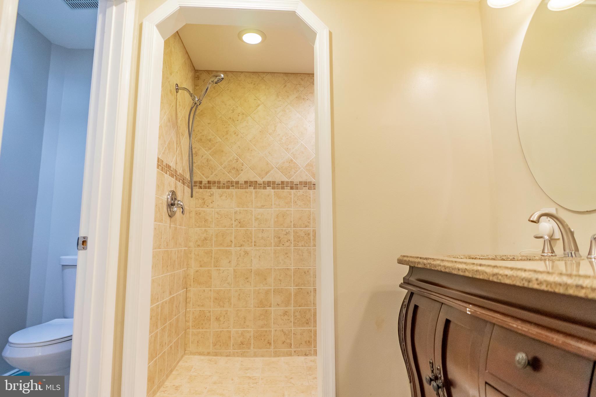 BARRINGTON POINTE CONDOS - Residential Lease