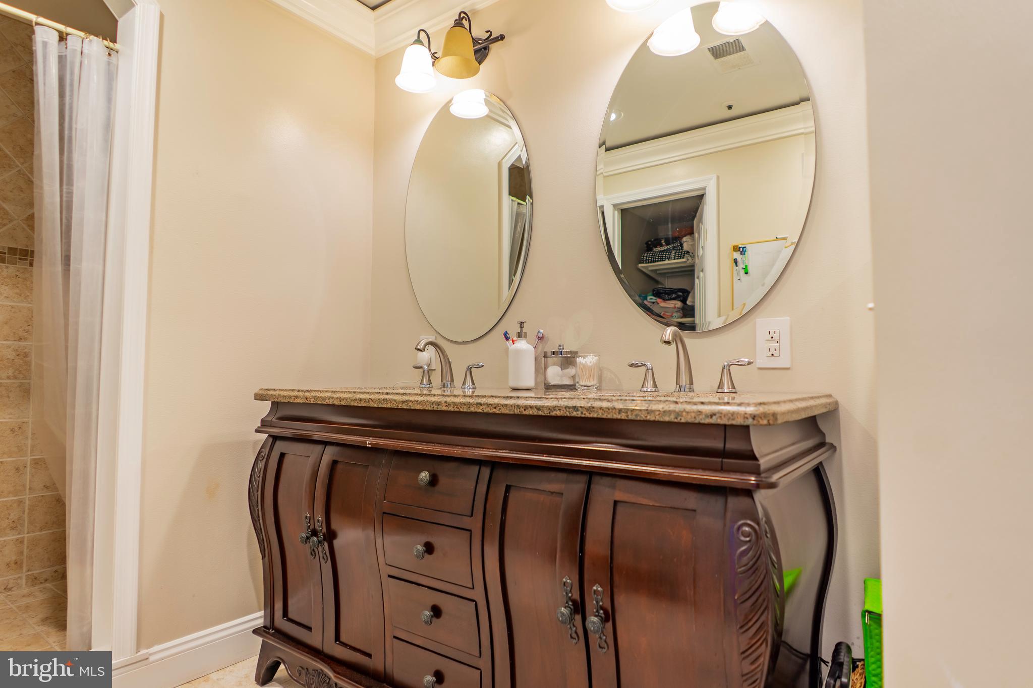 BARRINGTON POINTE CONDOS - Residential Lease