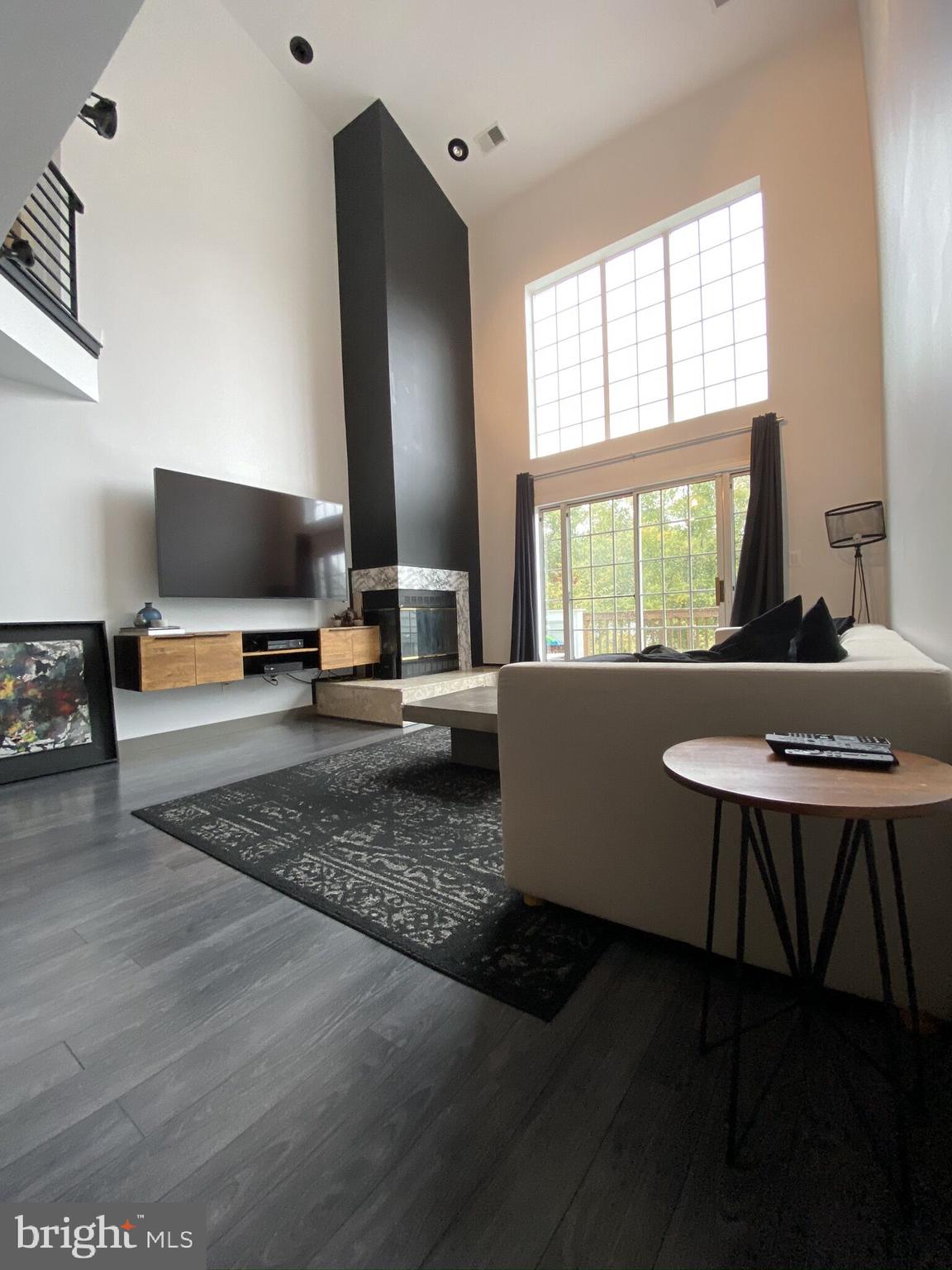 BARRINGTON POINTE CONDOS - Residential Lease