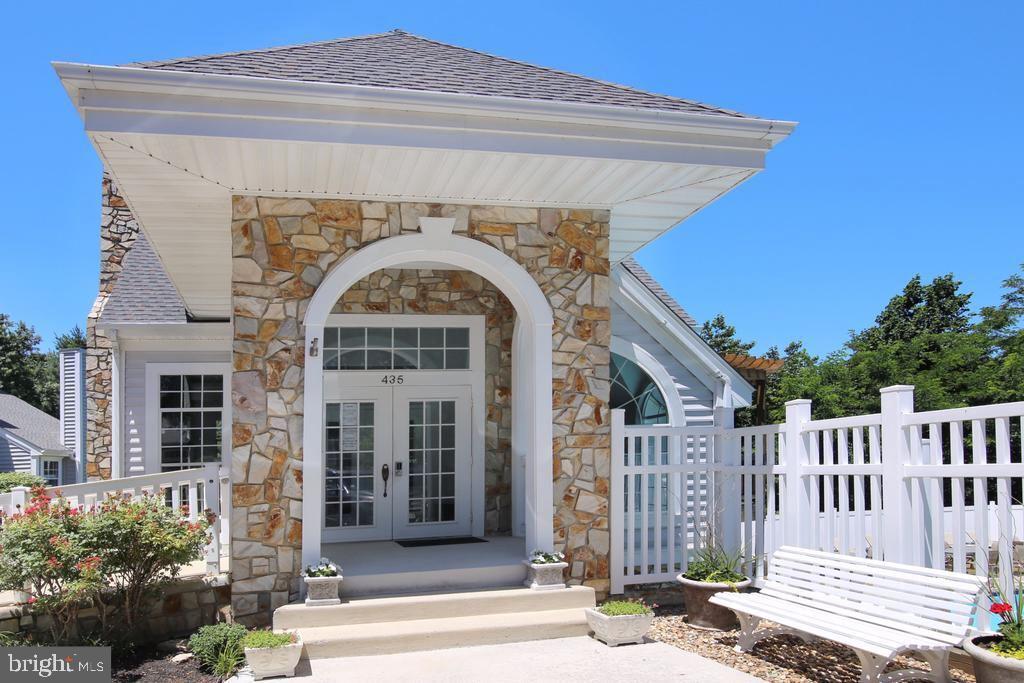 BARRINGTON POINTE CONDOS - Residential Lease