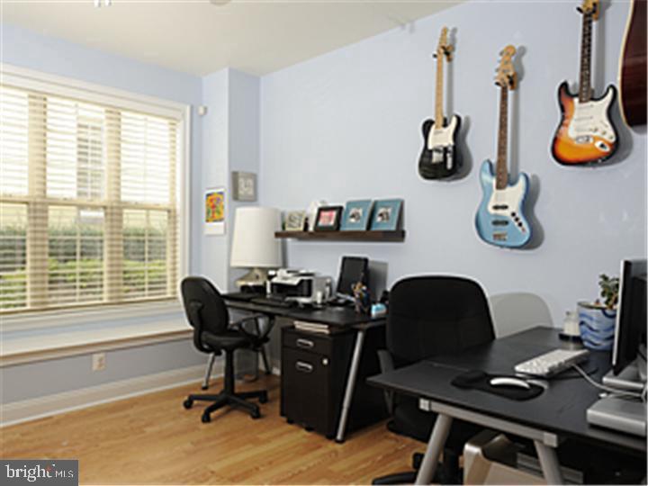 NAVAL SQUARE - Residential Lease