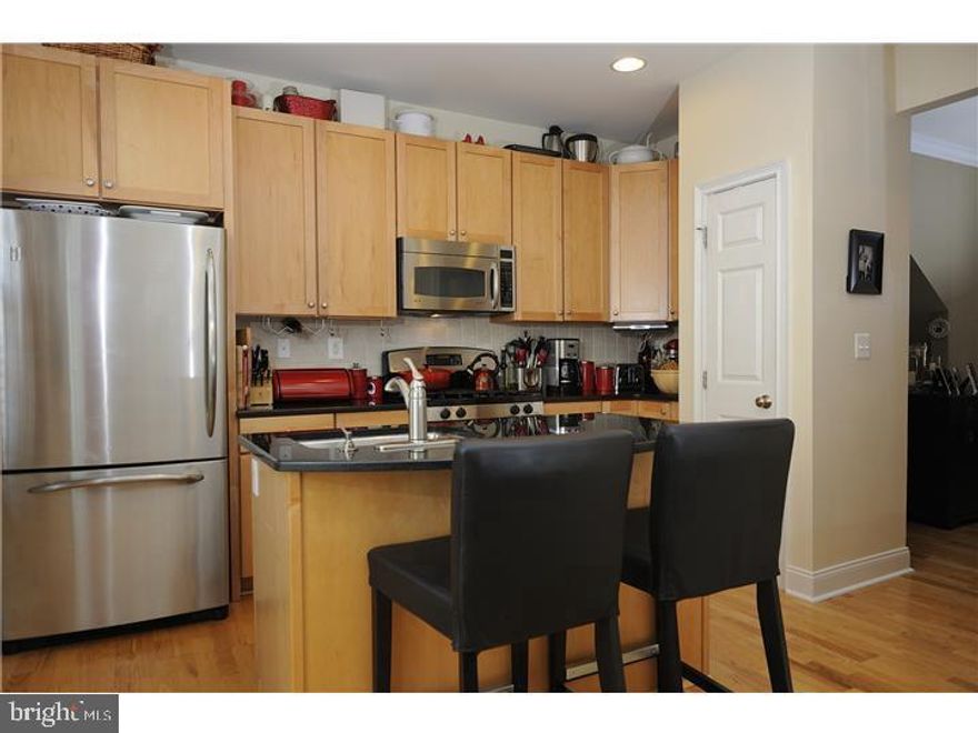 Live in a coveted private four story townhome in a desired location within Naval Square. Drexel, CHOP, Penn, Schuylkill River Trail, and Rittenhouse Square are all a short walk away.