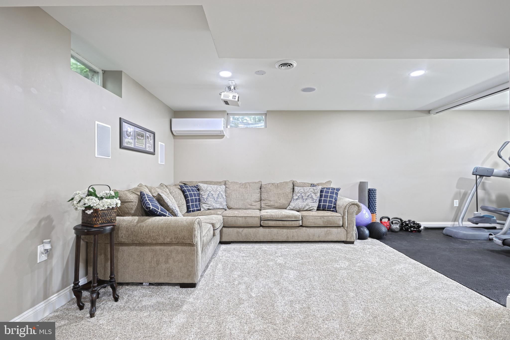 POINT RIDGE FARMS - Residential