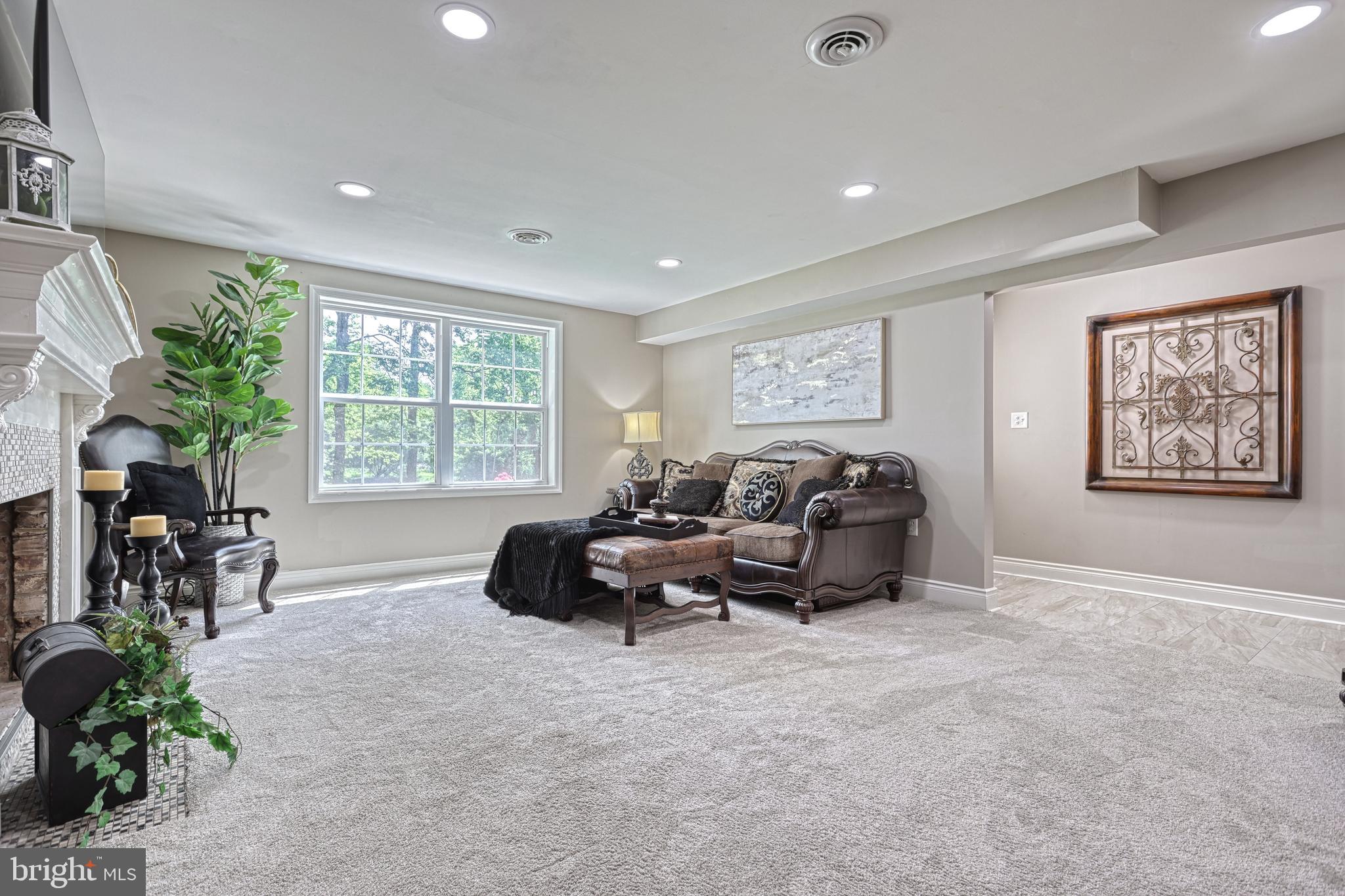 POINT RIDGE FARMS - Residential