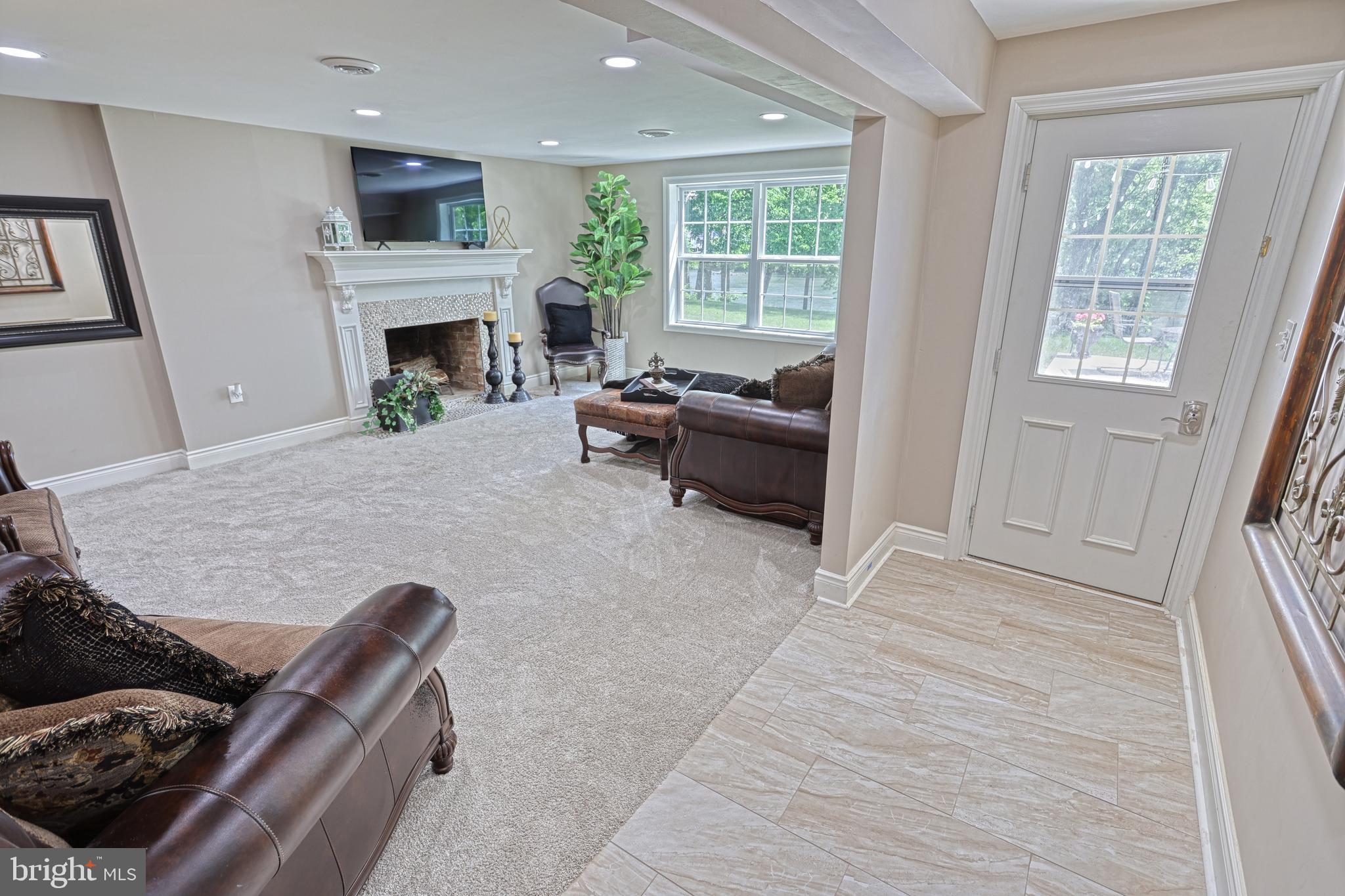 POINT RIDGE FARMS - Residential