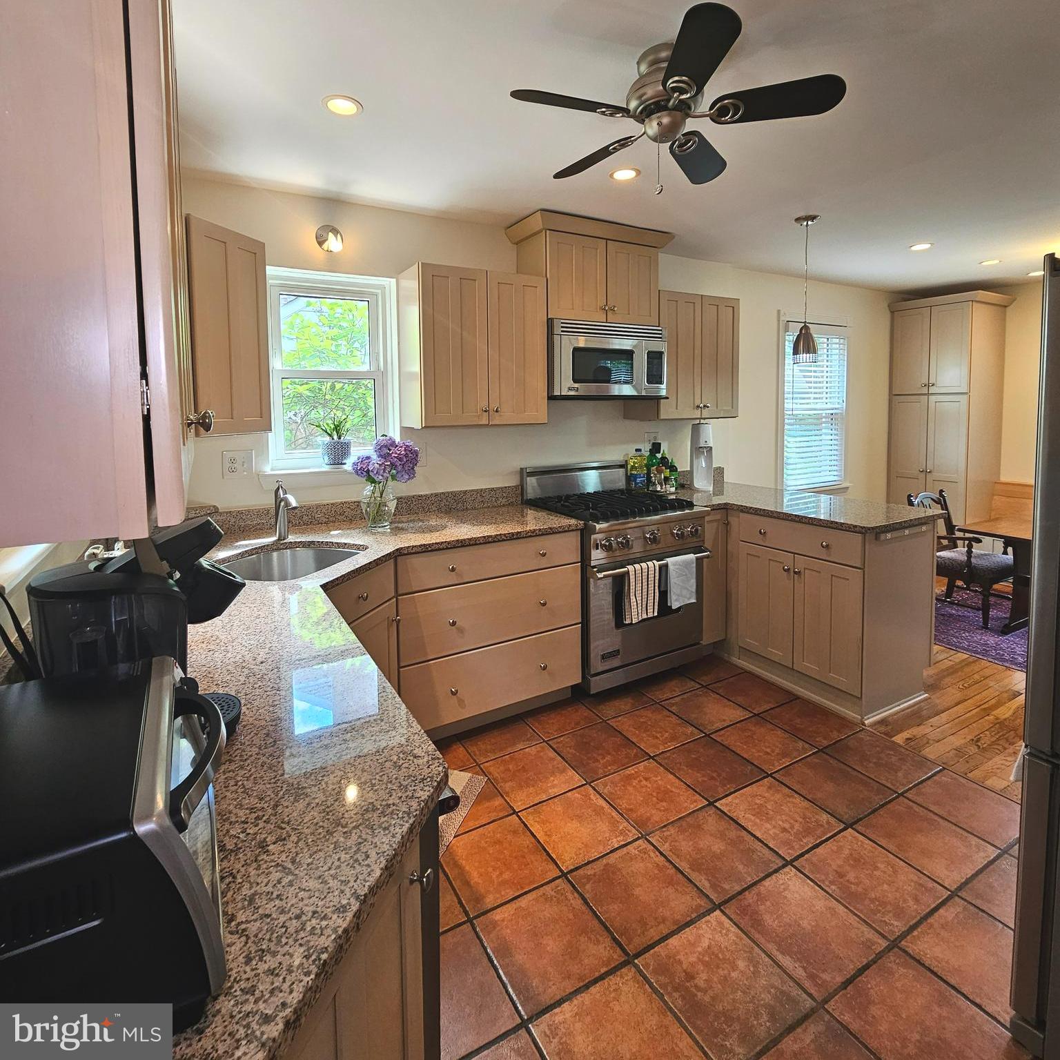 LEEWAY HEIGHTS - Residential Lease