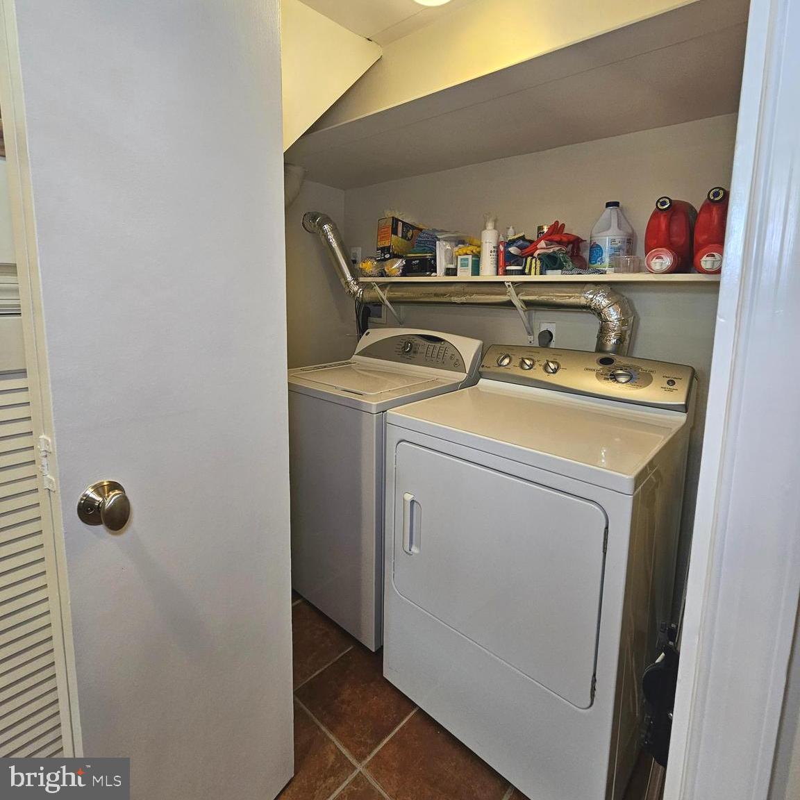 LEEWAY HEIGHTS - Residential Lease