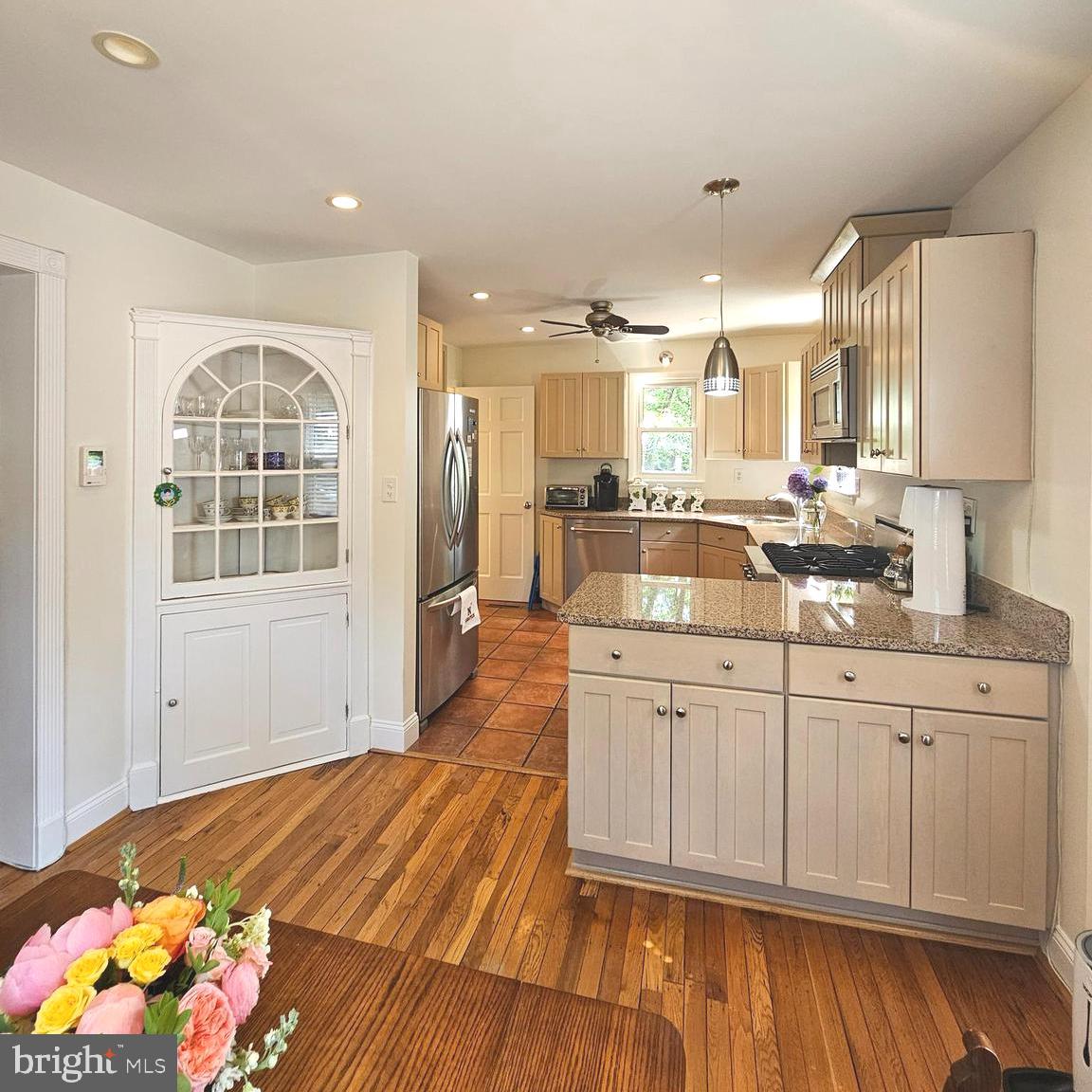 LEEWAY HEIGHTS - Residential Lease