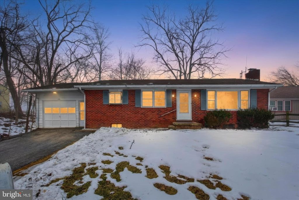 Photo of 108 S Hickory Lane, NEW OXFORD, PA 17350 (MLS # PAAD2021756)