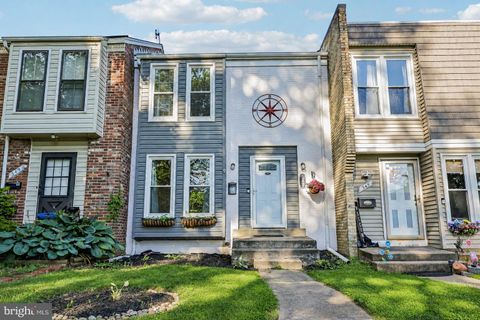 Photo of 347 Shenandoah Street SE, LEESBURG, VA 20175 (MLS # VALO2126024)