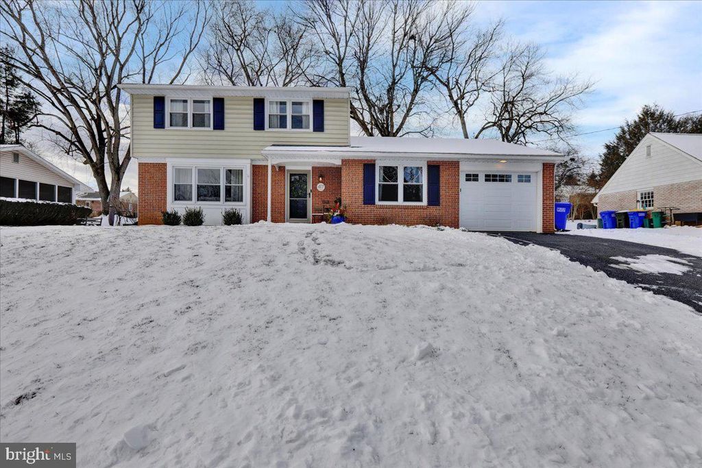 Photo of 417 Spring Drive, MILLERSVILLE, PA 17551 (MLS # PALA2062842)