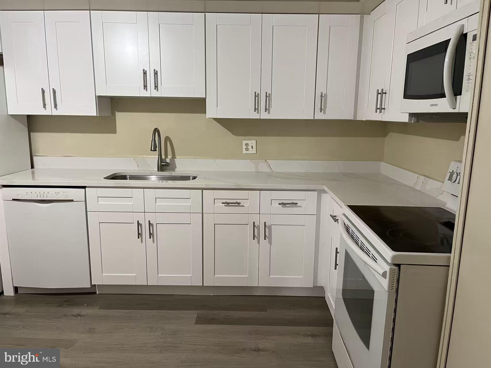 31 STONEHENGE CIRCLE
