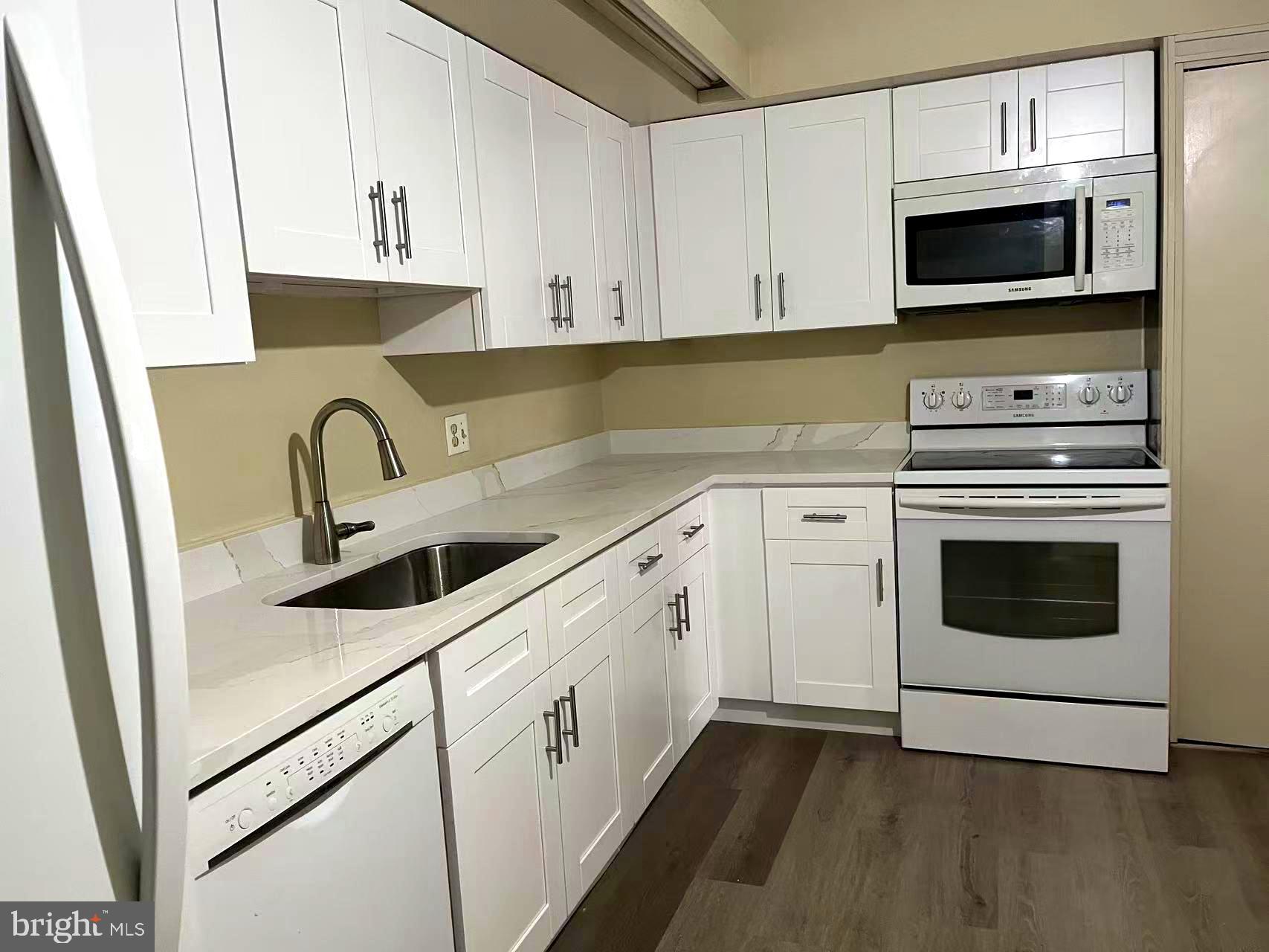 31 STONEHENGE CIRCLE