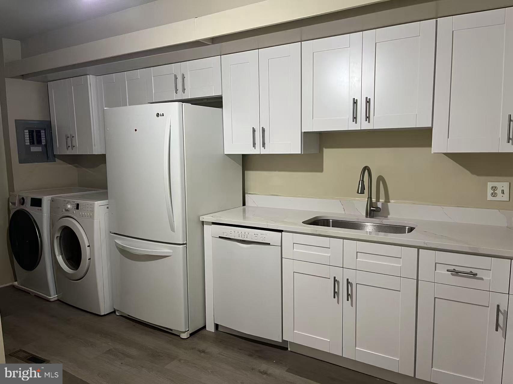 31 STONEHENGE CIRCLE