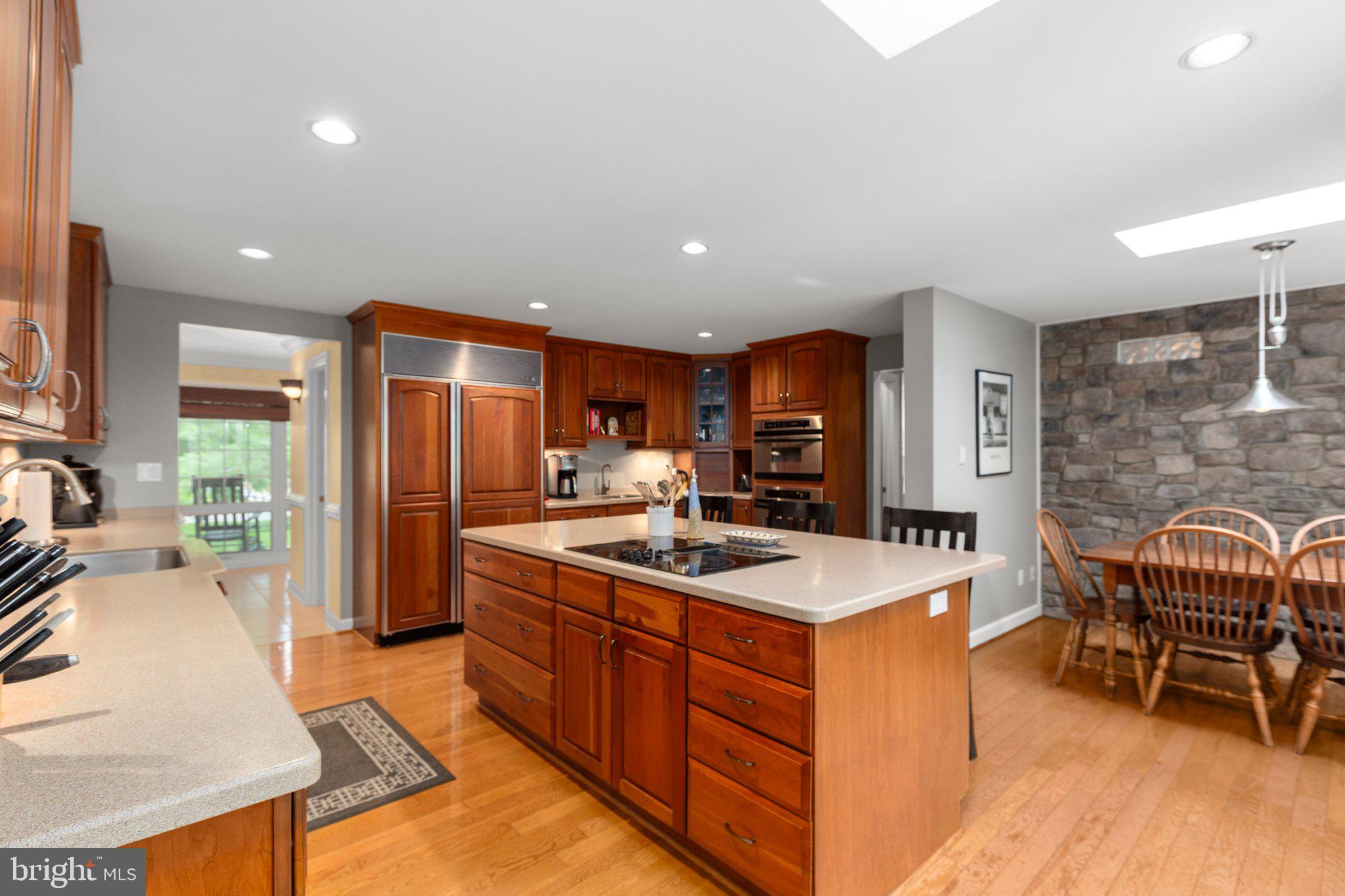 312 INGLESIDE DRIVE