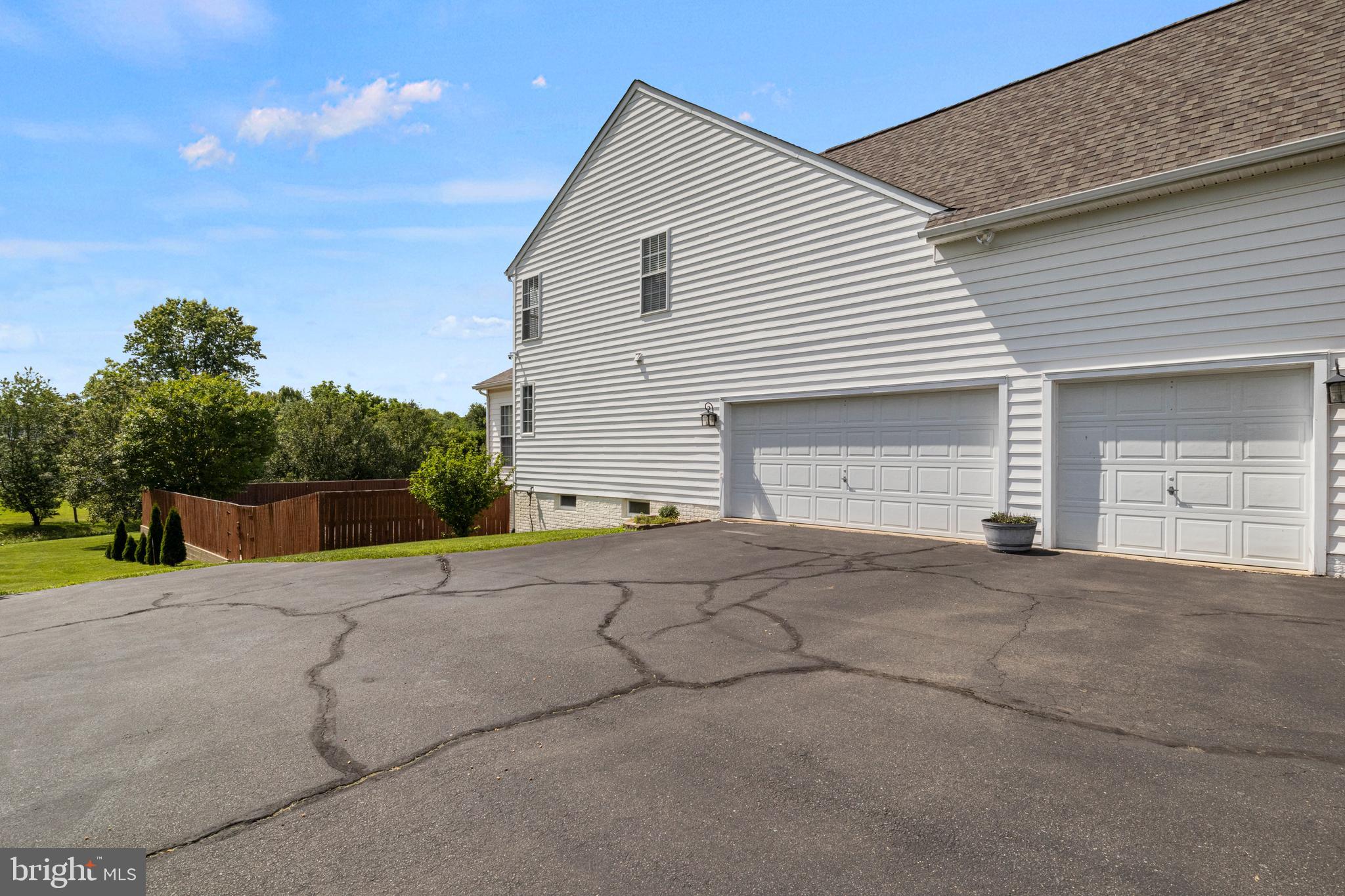 HAMILTON STATION ESTATES - Residential