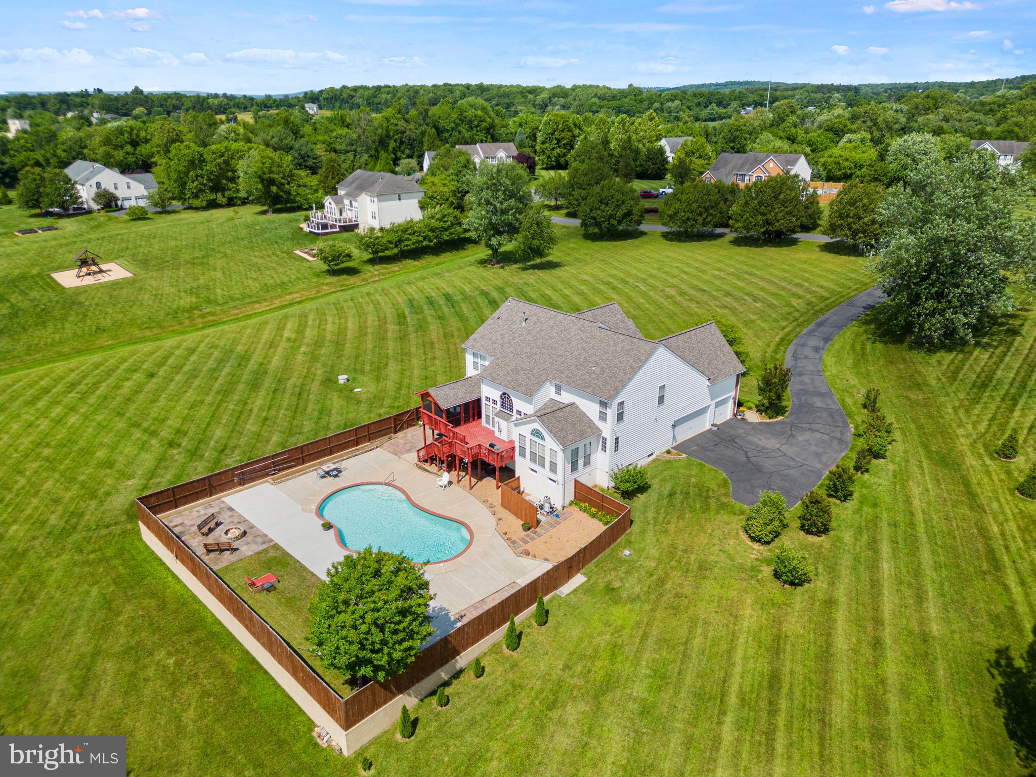 HAMILTON STATION ESTATES - Residential