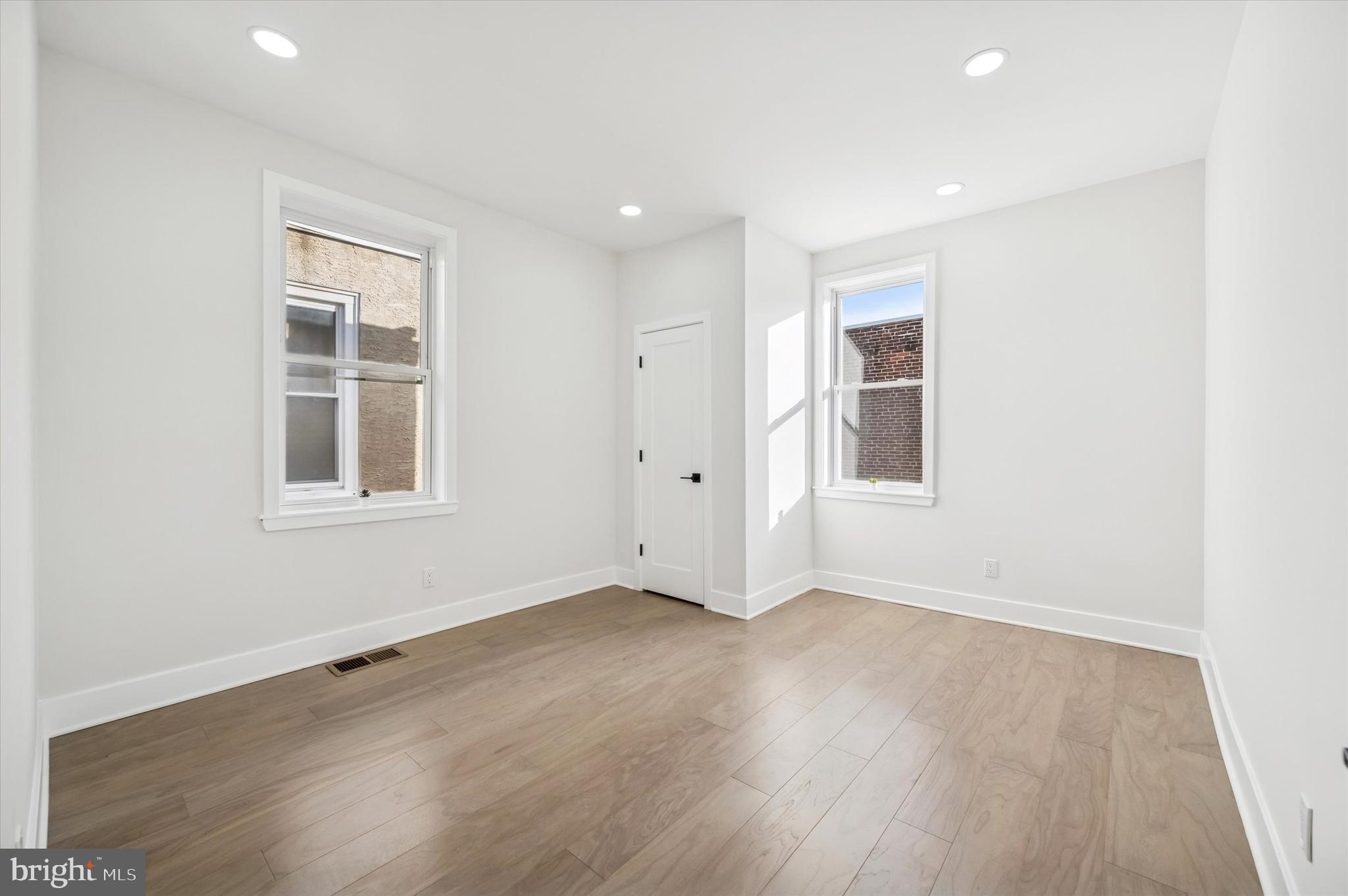 WALNUT HILL - Residential