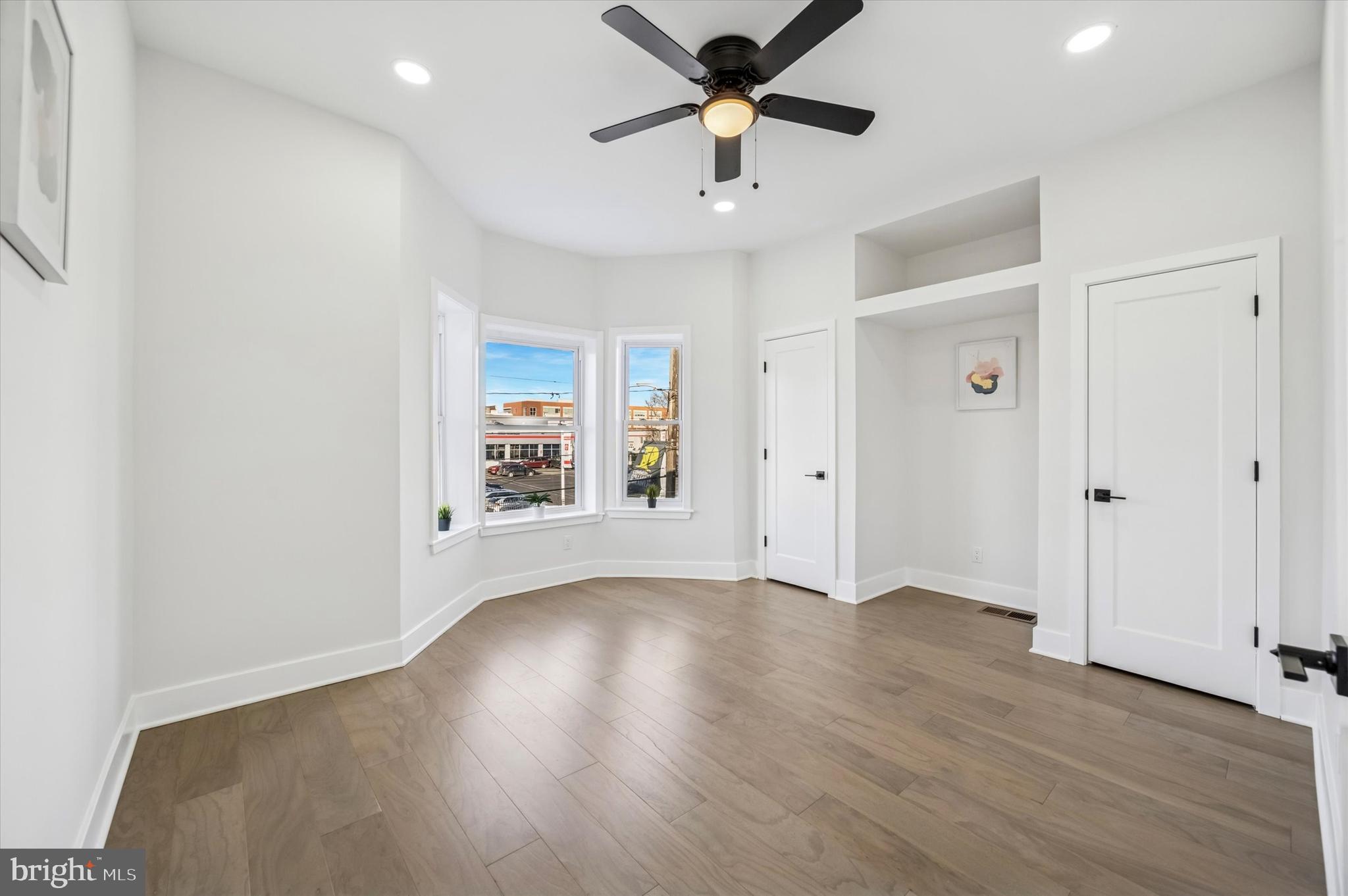 WALNUT HILL - Residential