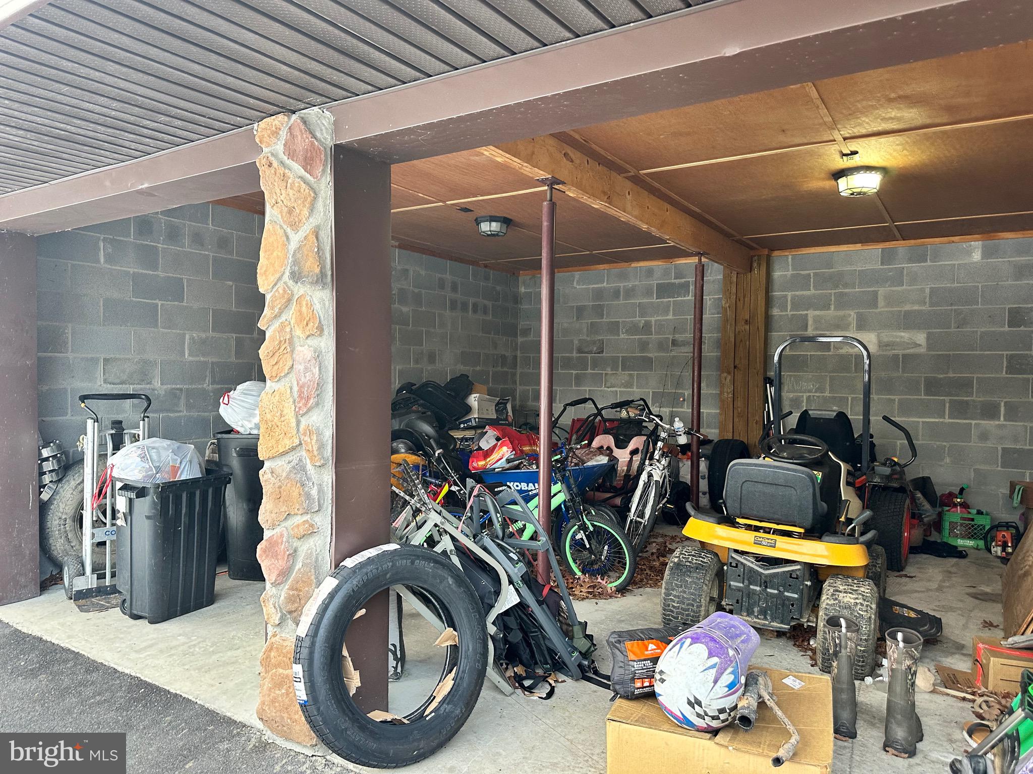 TIMBERLAKE ESTATEES - Residential