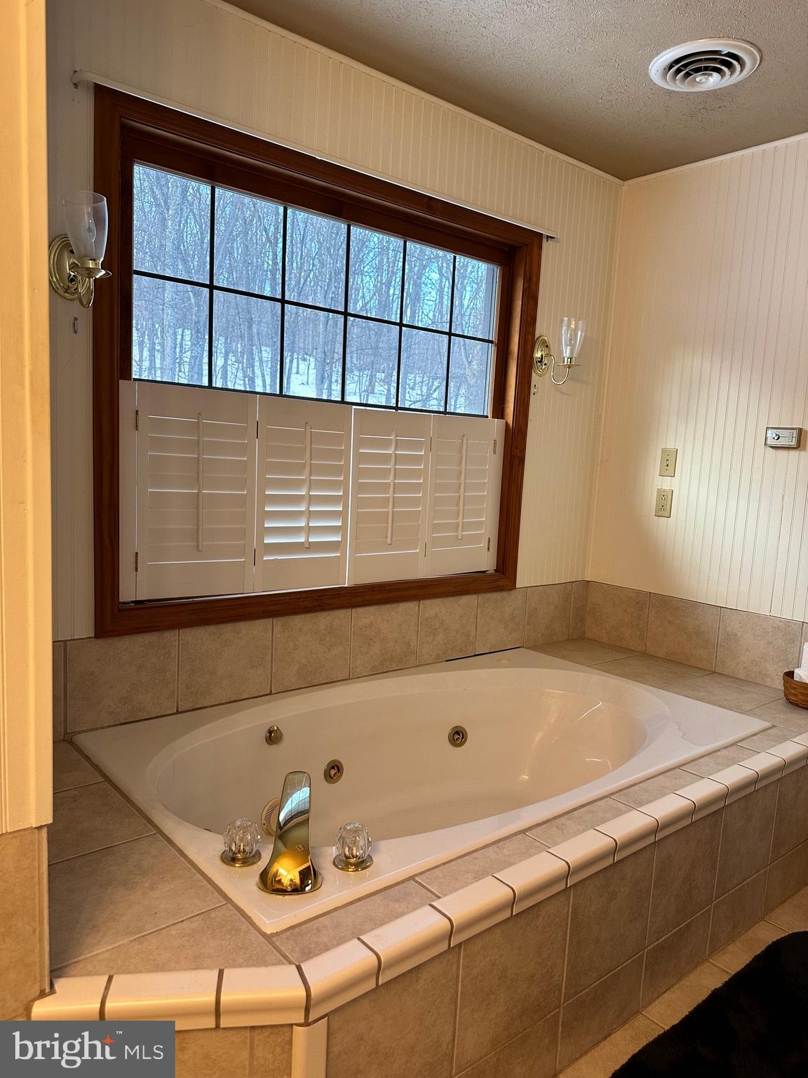 TIMBERLAKE ESTATEES - Residential