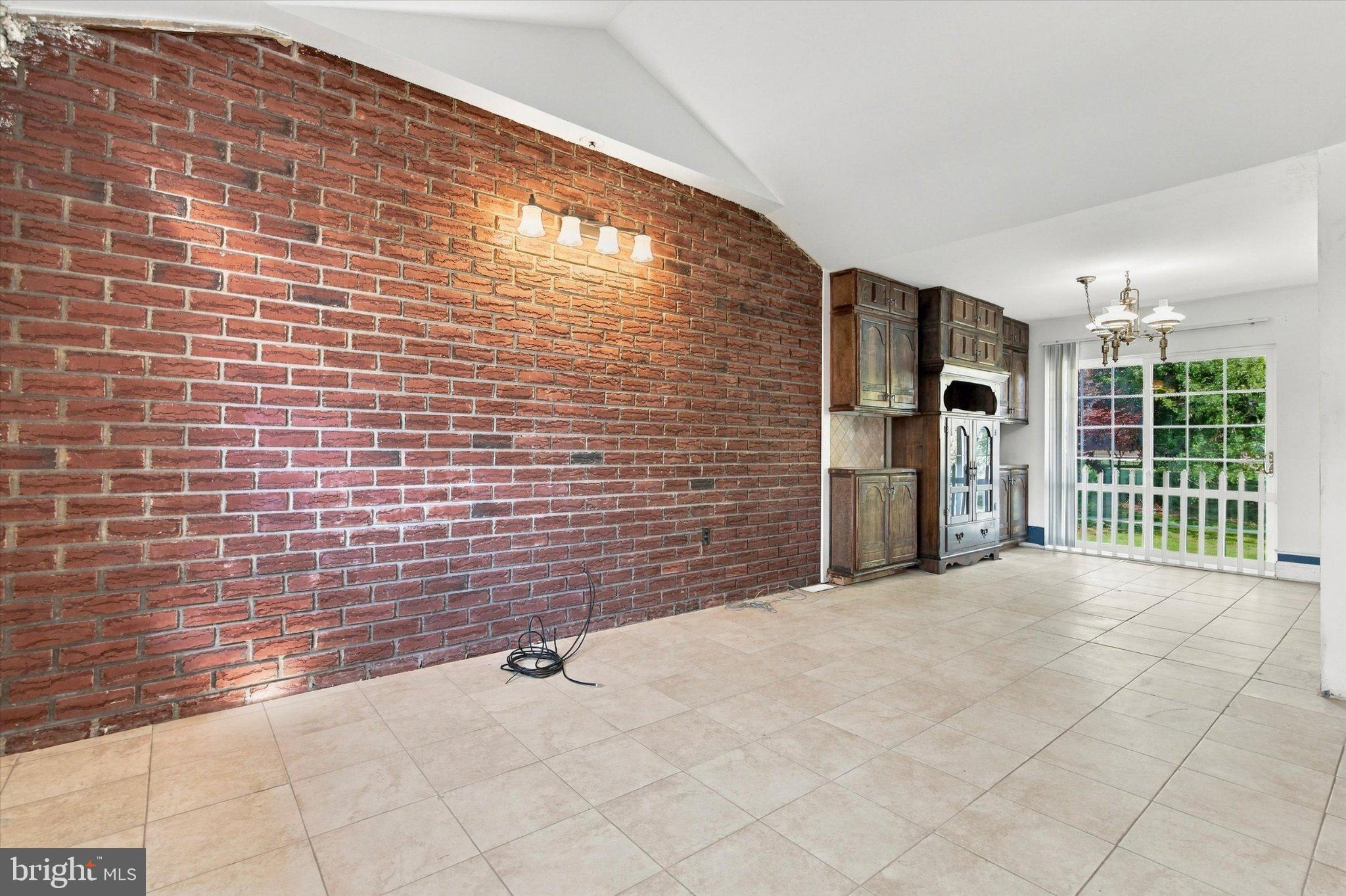 953 INDEPENDENCE ROAD