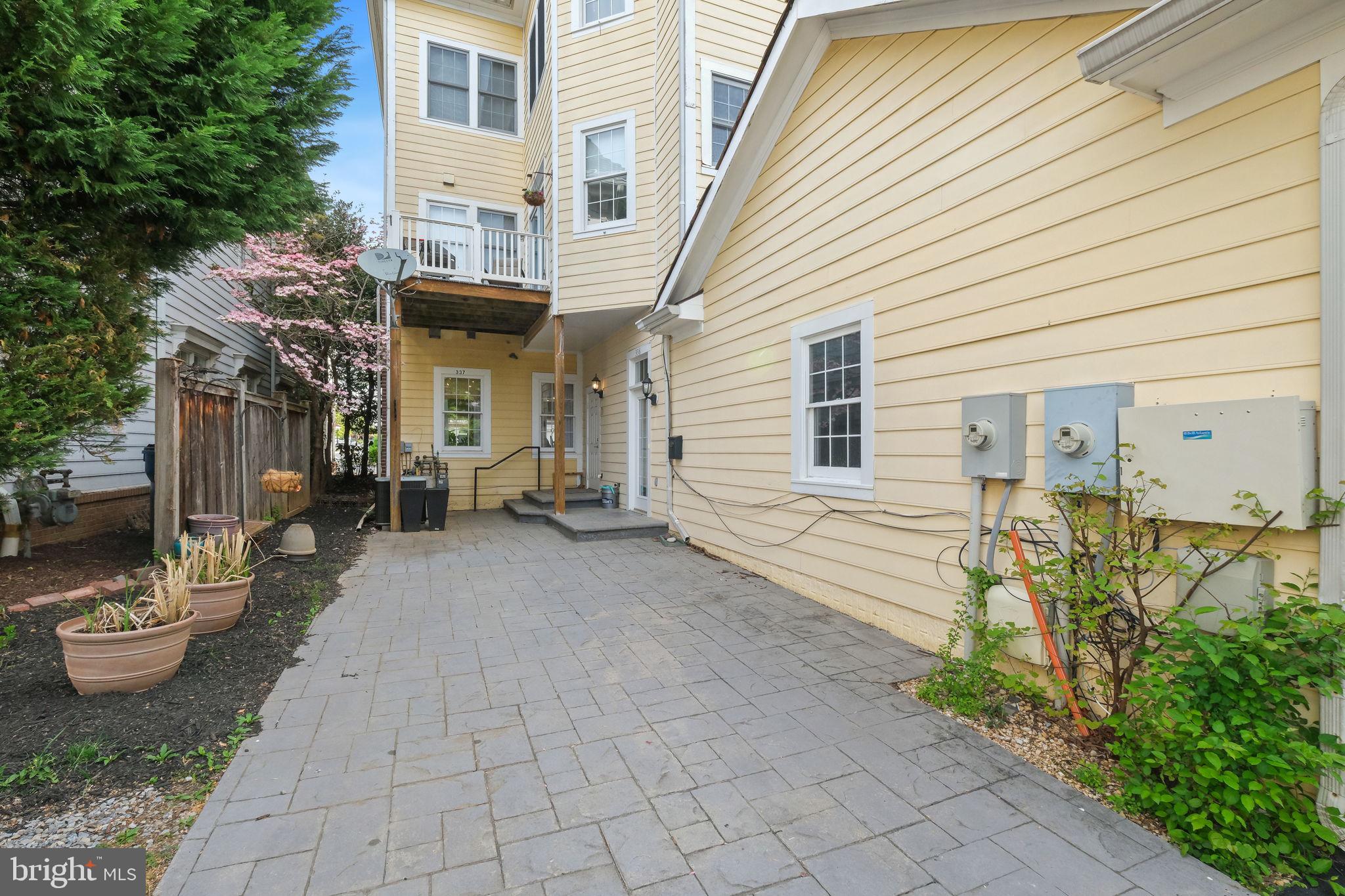 KENTLANDS HILL DISTRICT - Commercial Sale
