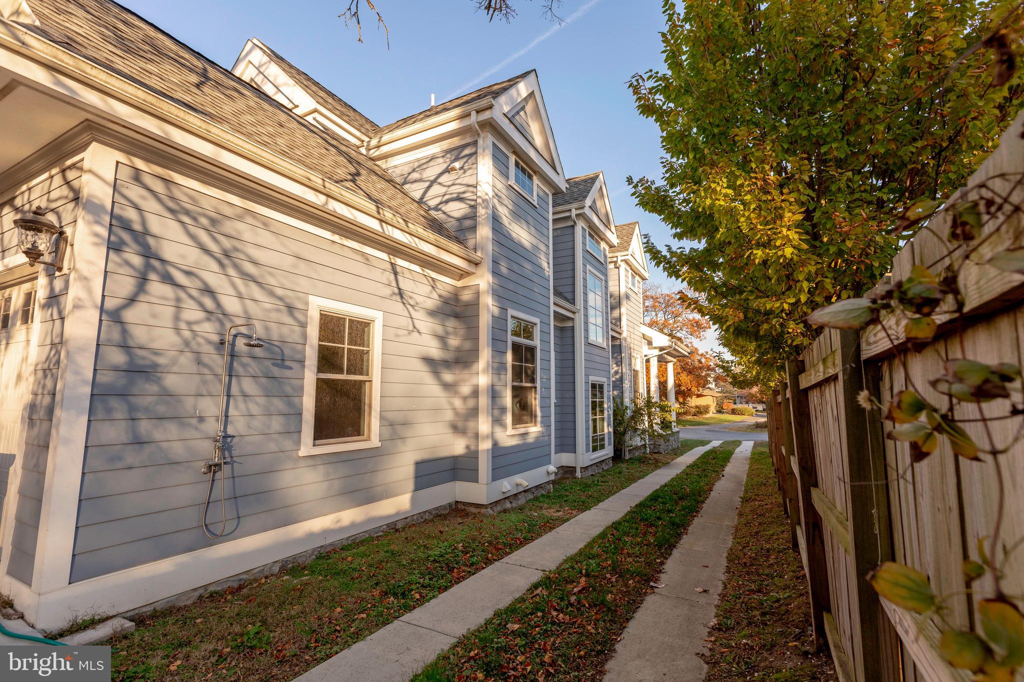 SILVER LAKE SHORES - Residential