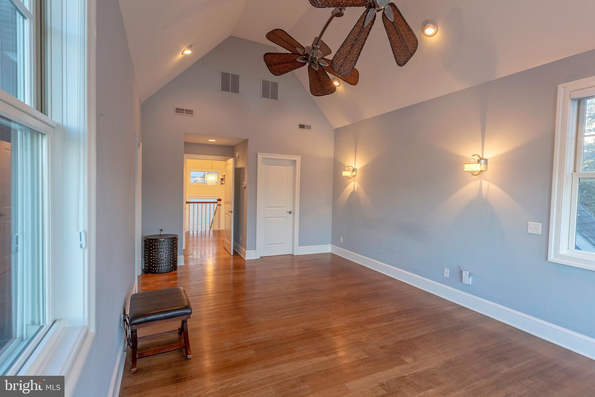 SILVER LAKE SHORES - Residential