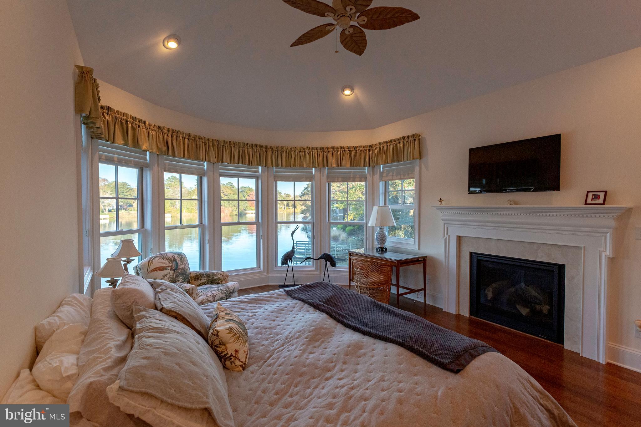 SILVER LAKE SHORES - Residential