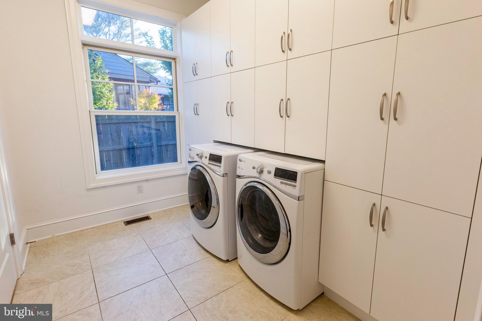 SILVER LAKE SHORES - Residential