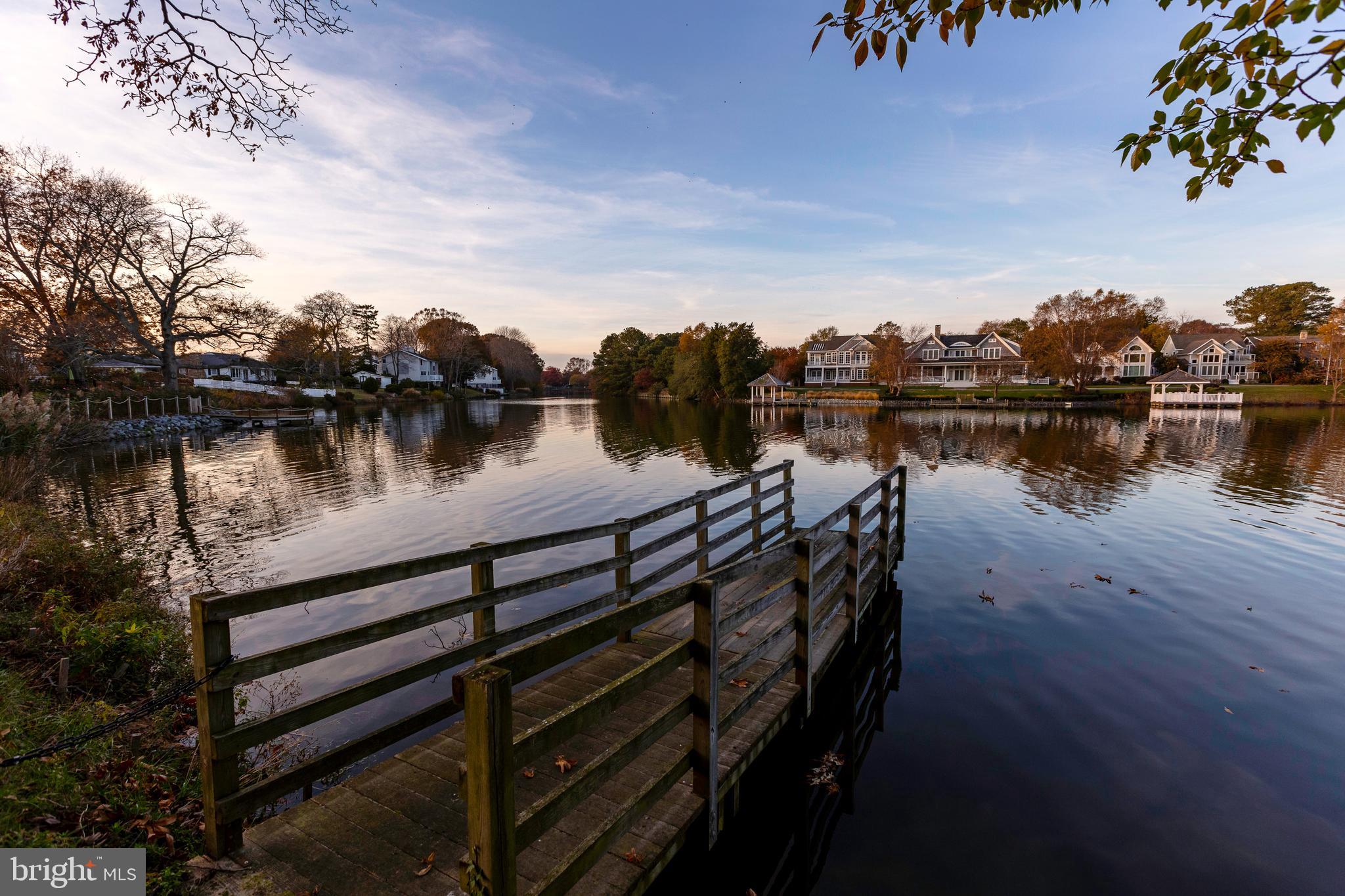 SILVER LAKE SHORES - Residential