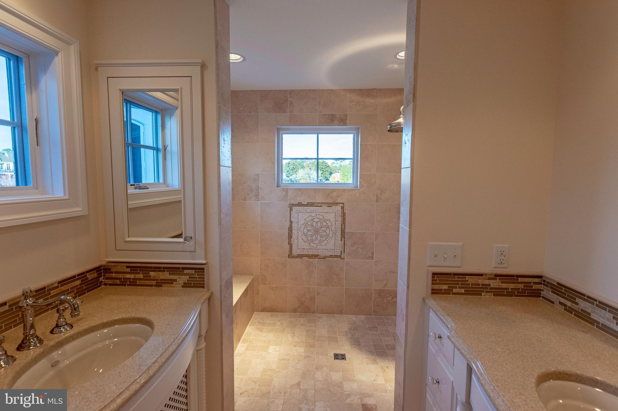 SILVER LAKE SHORES - Residential