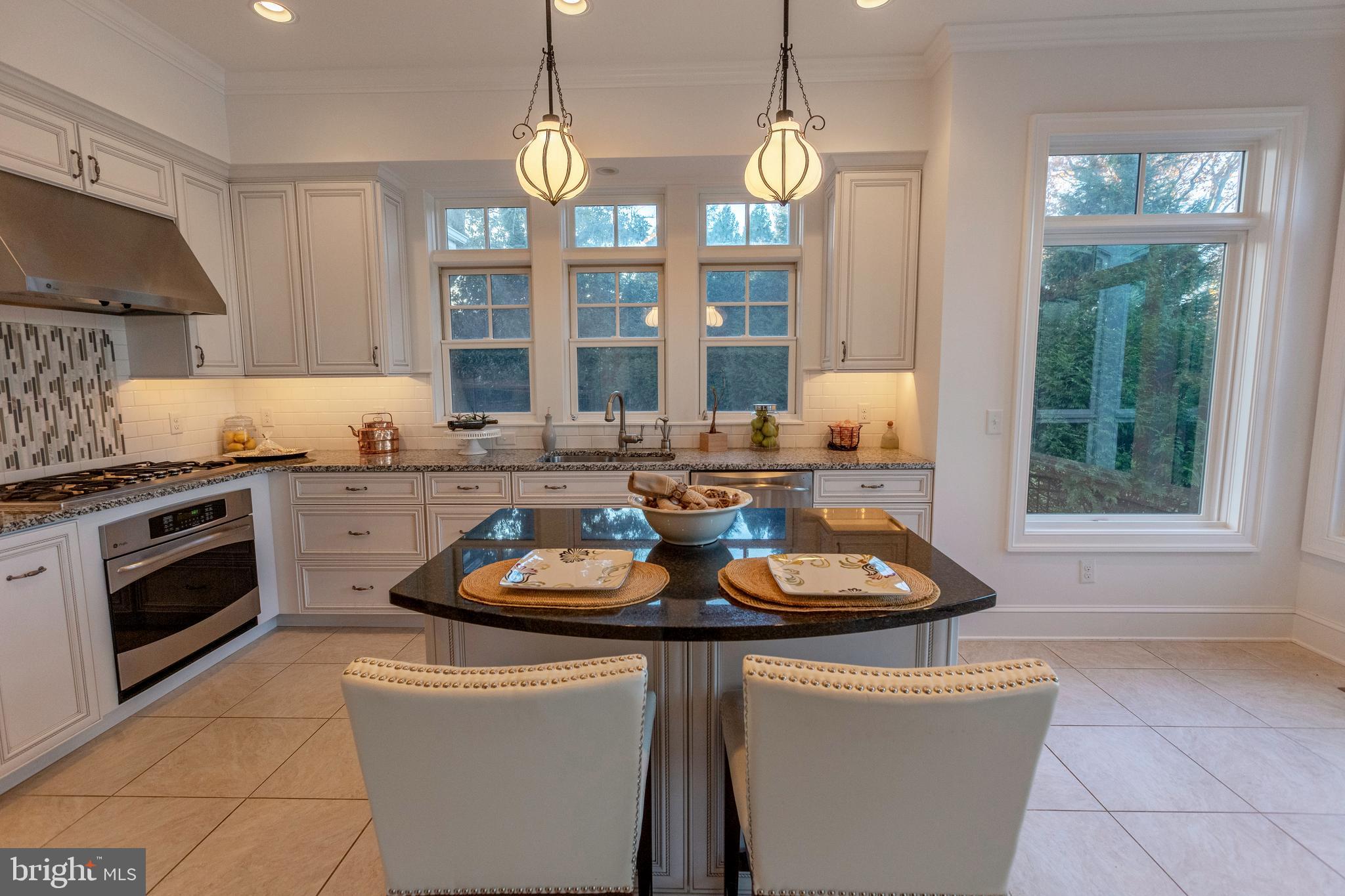 SILVER LAKE SHORES - Residential