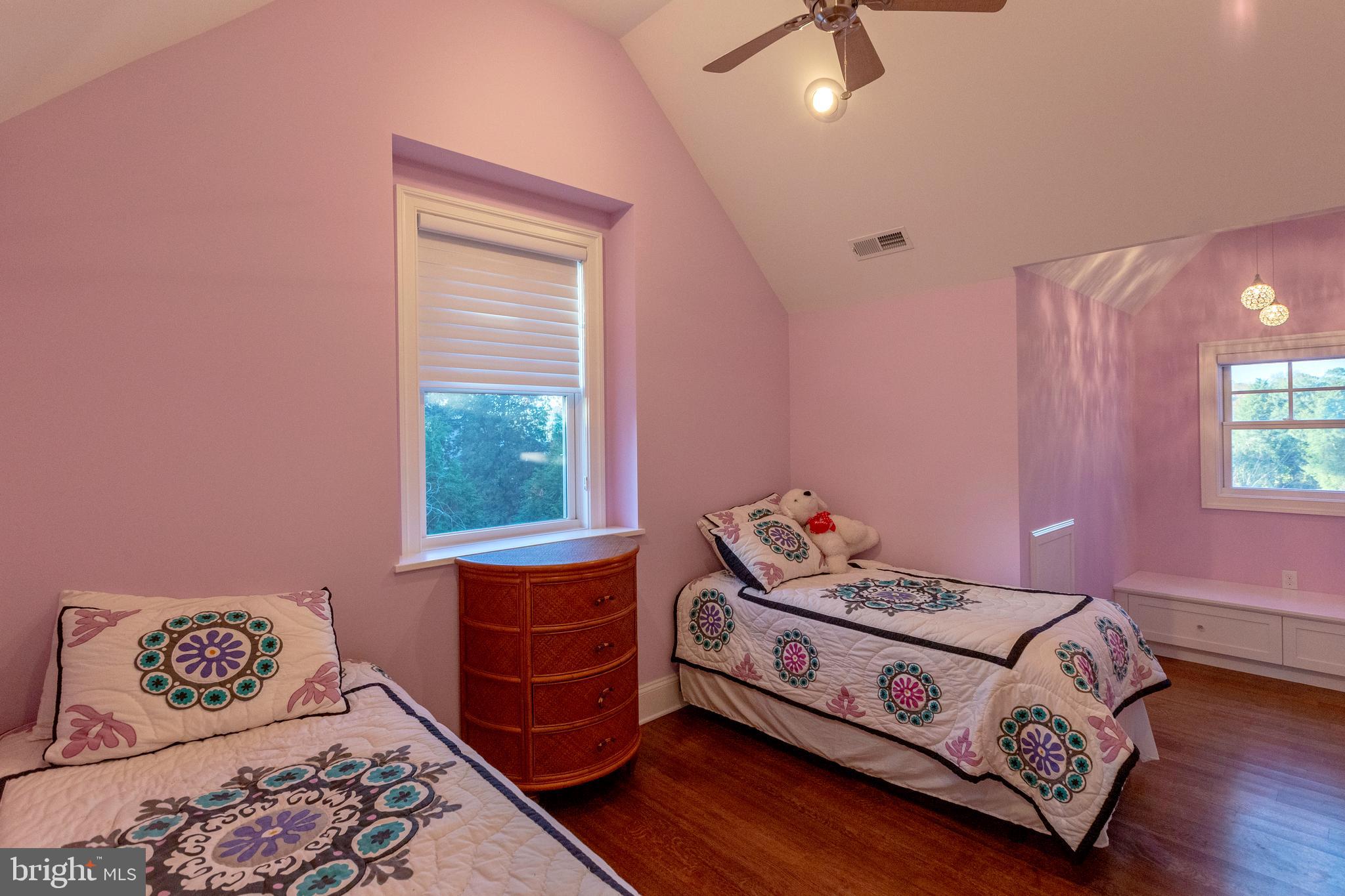 SILVER LAKE SHORES - Residential